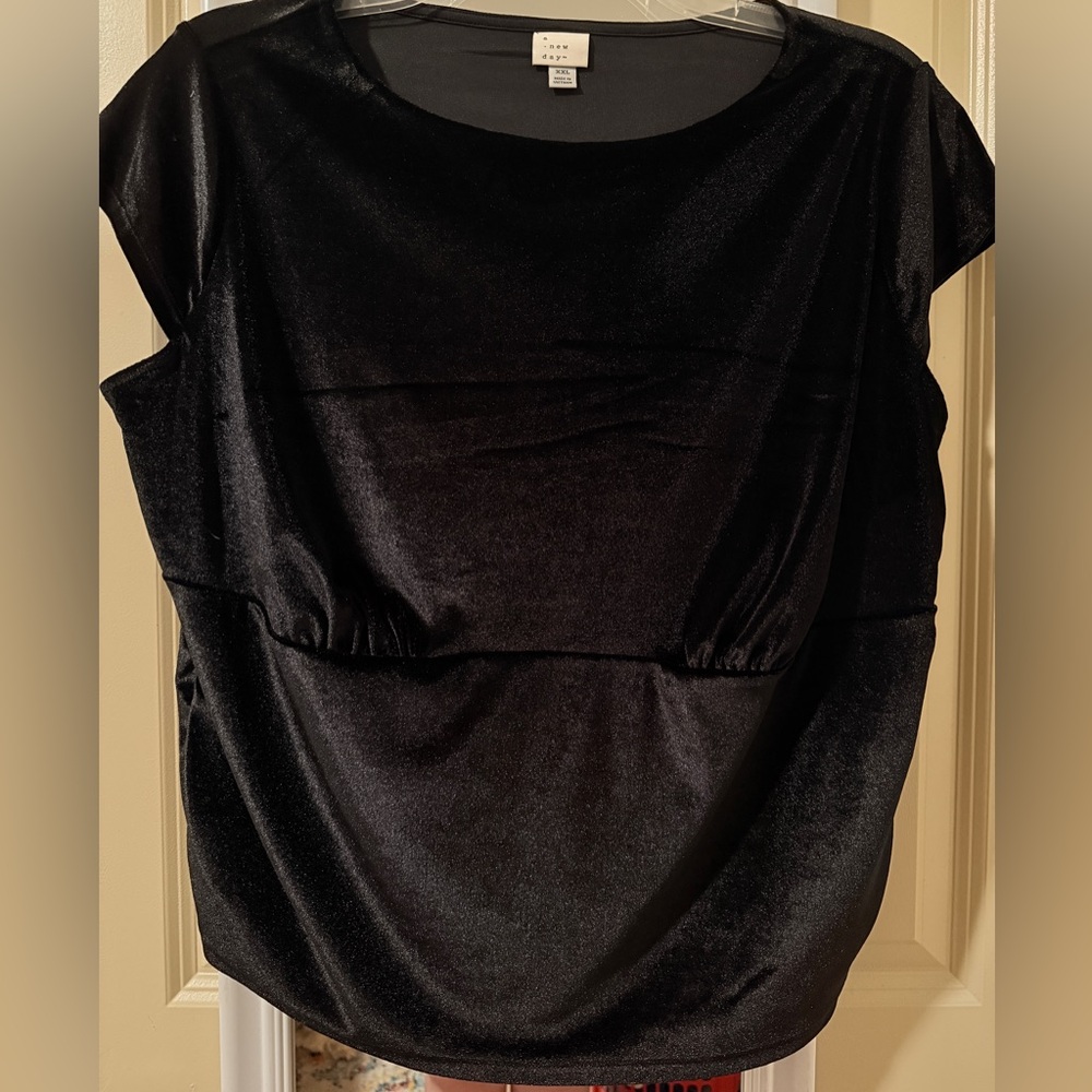 Black crushed velvet top